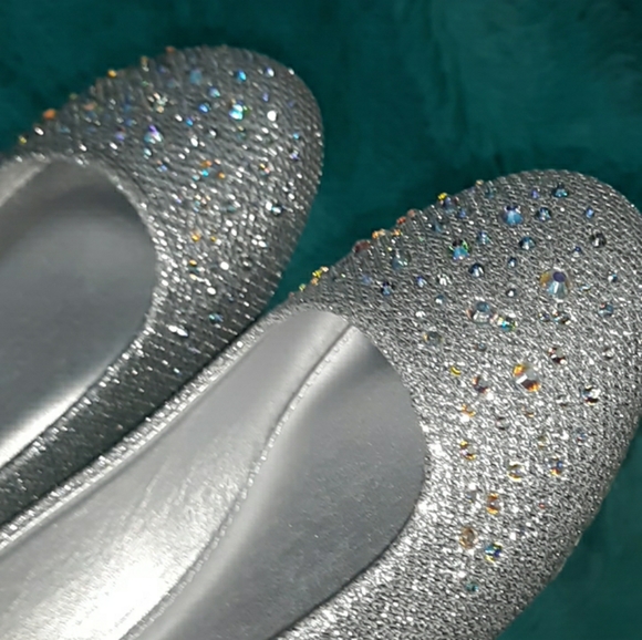 Shoes - Picture 2 of 5